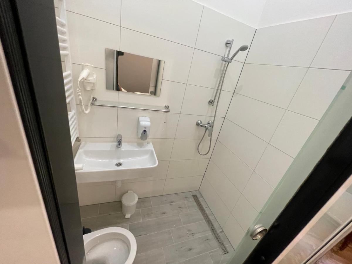 W19 Apartments Miskolc Luaran gambar