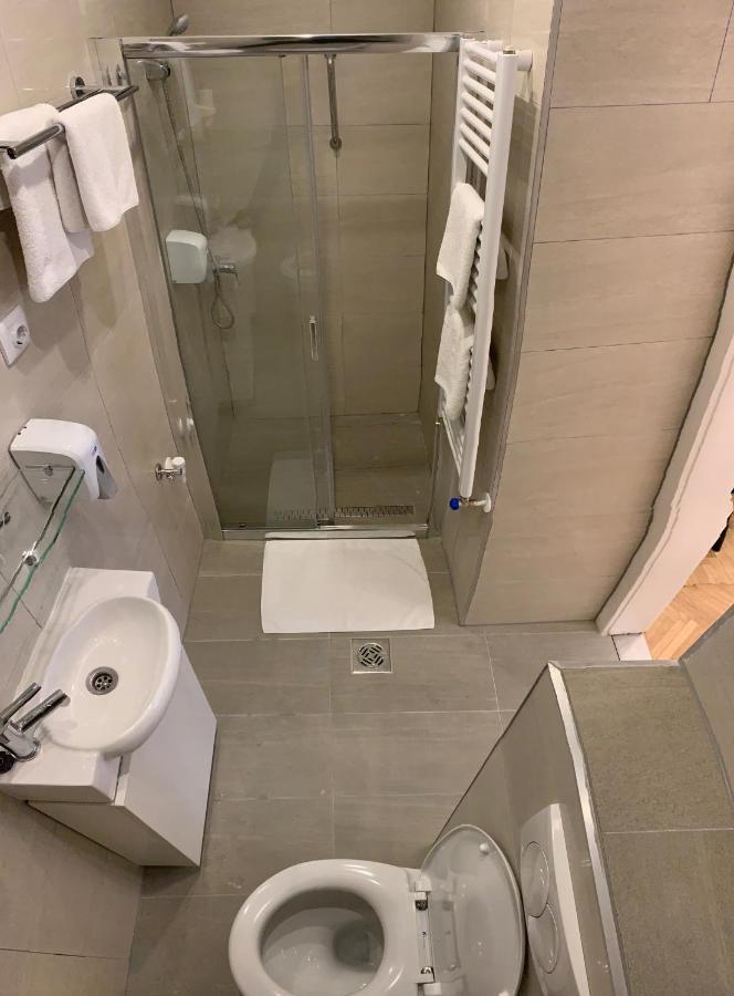 W19 Apartments Miskolc Luaran gambar